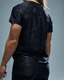 TYR Airtec™ Women's Short Sleeve Tee - Blackout Camo -TYR Sales Store FPTBC3A 001 alt08