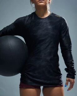 TYR Airtec™ Women's Long Sleeve Tee - Blackout Camo -TYR Sales Store FPTLBC3A 001 alt07