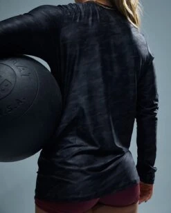 TYR Airtec™ Women's Long Sleeve Tee - Blackout Camo -TYR Sales Store FPTLBC3A 001 alt08