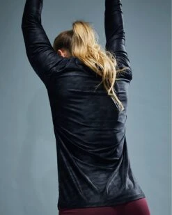 TYR Airtec™ Women's Long Sleeve Tee - Blackout Camo -TYR Sales Store FPTLBC3A 001 alt09