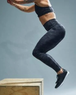 TYR Base Kinetic™ Women's High-Rise Full Length Leggings- Blackout Camo -TYR Sales Store FTFMRB3A 001 alt08