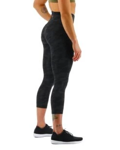 TYR Base Kinetic™ Women's High-Rise 3/4 Leggings - Blackout Camo -TYR Sales Store FTTMRB3A 001 alt05