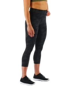 TYR Base Kinetic™ Women's High-Rise 3/4 Leggings - Blackout Camo -TYR Sales Store FTTMRB3A 001 alt06