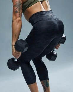 TYR Base Kinetic™ Women's High-Rise 3/4 Leggings - Blackout Camo -TYR Sales Store FTTMRB3A 001 alt10