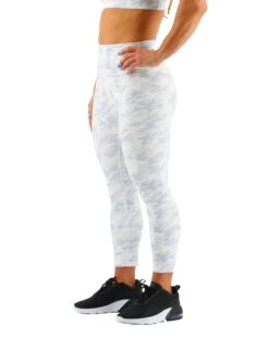 TYR Base Kinetic™ Women's High-Rise 3/4 Leggings - Whiteout Camo -TYR Sales Store FTTMRW3A 100 alt04