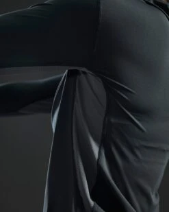 TYR SunDefense™ Women's Vented Long Sleeve Crew Shirt - Solid 20 TYR SunDefense™ Women's Vented Long Sleeve Crew Shirt - Solid -TYR Sales Store TSFPLH7A 927 alt08