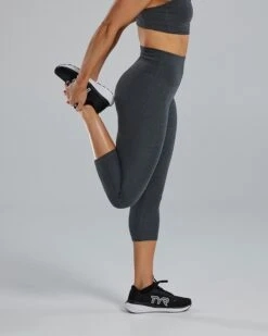 TYR Base Kinetic™ Women's High-Rise 3/4 Leggings - Solid 35 TYR Base Kinetic™ Women's High-Rise 3/4 Leggings - Solid -TYR Sales Store fttmrs3a 255 alt04