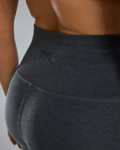 TYR Base Kinetic™ Women's High-Rise 3/4 Leggings - Solid 36 TYR Base Kinetic™ Women's High-Rise 3/4 Leggings - Solid -TYR Sales Store fttmrs3a 255 alt05