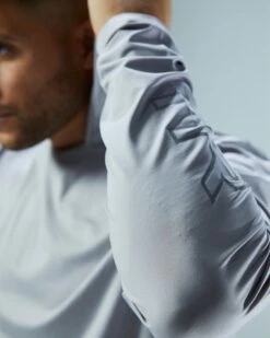 TYR Men's SunDefense Hooded Shirt -TYR Sales Store tsmlh7a 050 alt09