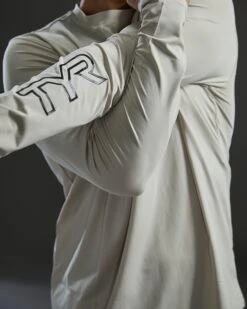 TYR Men's SunDefense Long Sleeve Shirt -TYR Sales Store tsmls7a 608 alt08